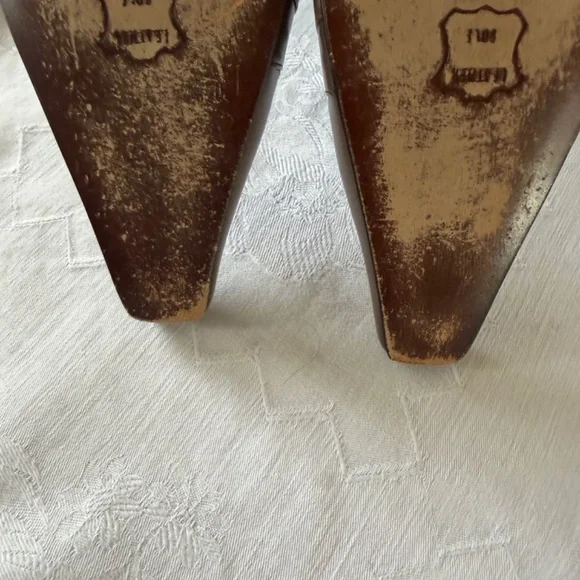 OFFERS-Stuart Weitzman 9.5 AA Leather taupe 3 inch heel shoe - Picture 8 of 12